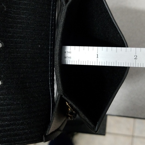 Cross body bag with touch screen - Picture 7 of 8